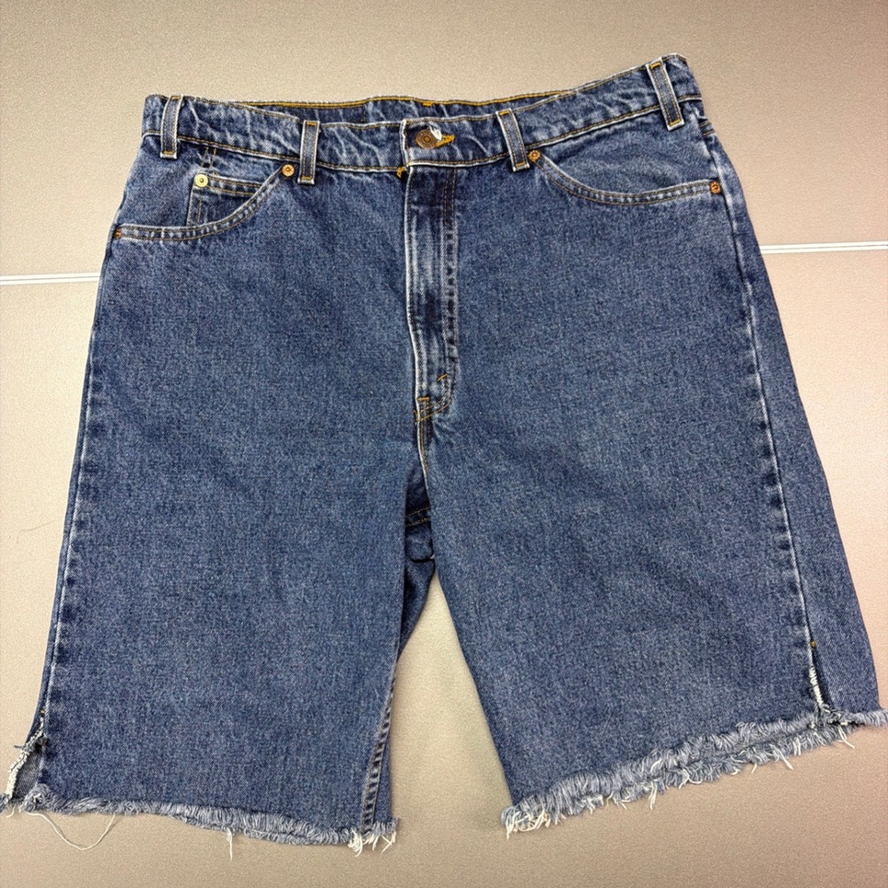Levi's‎ 550 Relaxed Fit Cutoff Denim Shorts Men's 38 Blue Frayed Hem USA Vintage